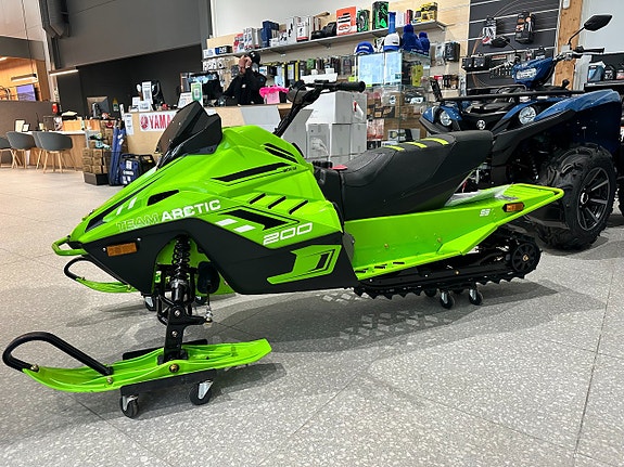 Arctic-cat ZR200 I butiken för leverans!