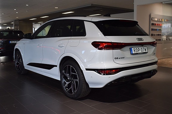 Audi Q6 e-tron 3 of 11