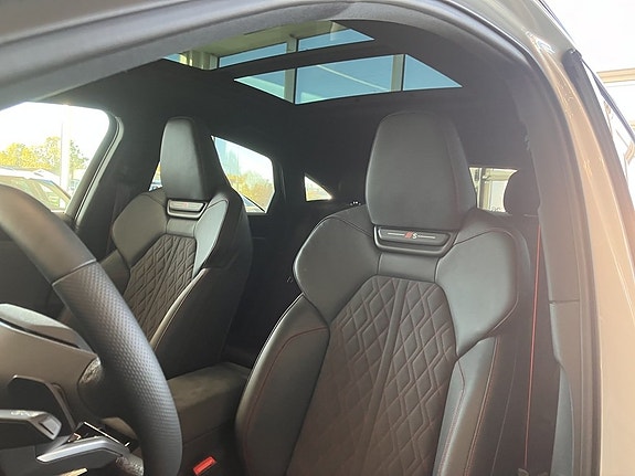 Audi Q6 e-tron 11 of 19