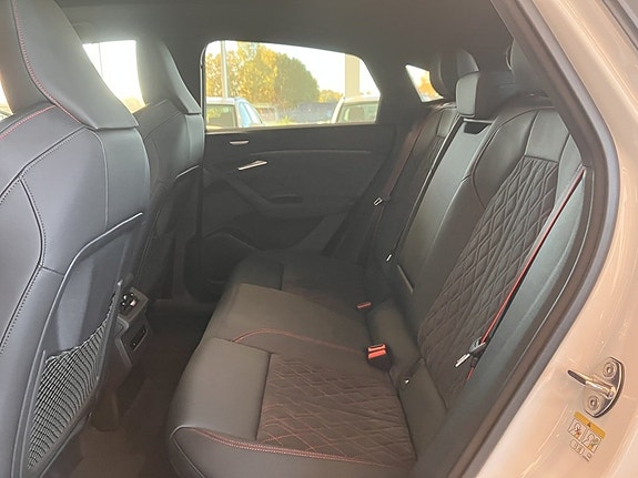 Audi Q6 e-tron 12 of 19