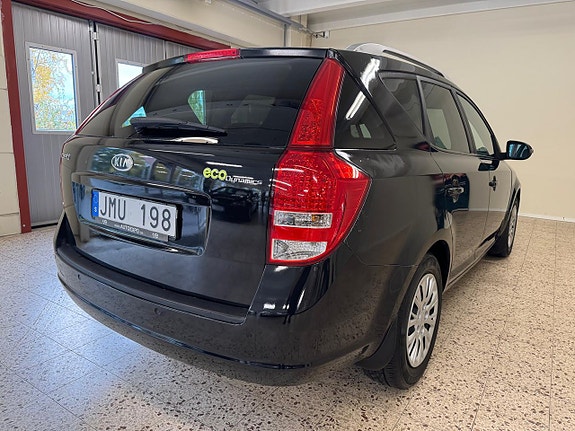 Kia Ceed 4 of 8