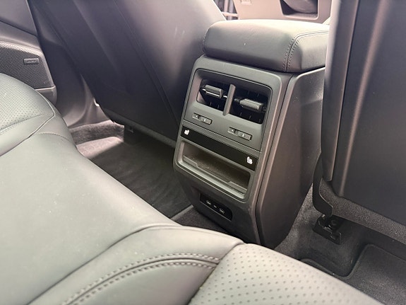 Porsche Macan 4S 9 of 12
