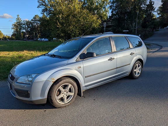 Ford Focus 2 of 12