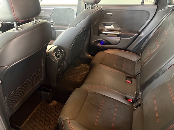 Mercedes-Benz GLA 200 7 of 9