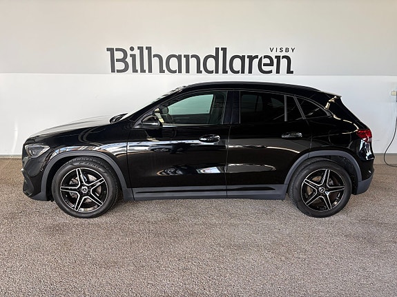 Mercedes-Benz GLA 200 3 of 9