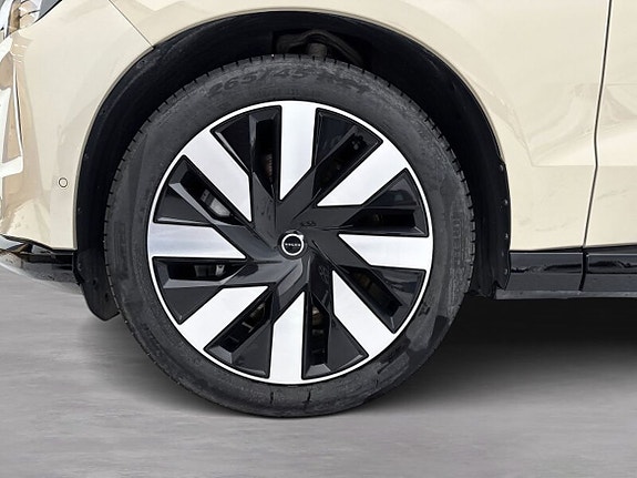 Volvo EX90 10 of 18