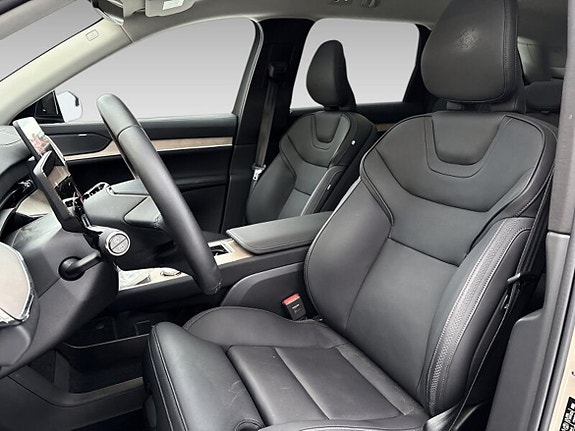 Volvo EX90 11 of 18