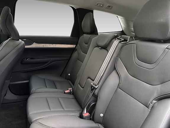 Volvo EX90 13 of 18