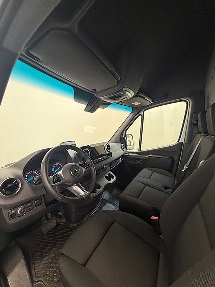 Mercedes-Benz eSprinter 314 9 of 15