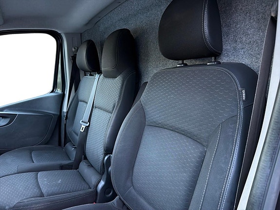 Opel Vivaro 11 of 23