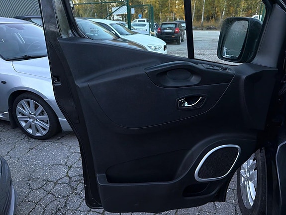 Opel Vivaro 23 of 23