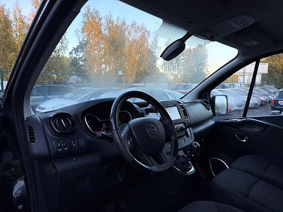 Opel Vivaro 22 of 23