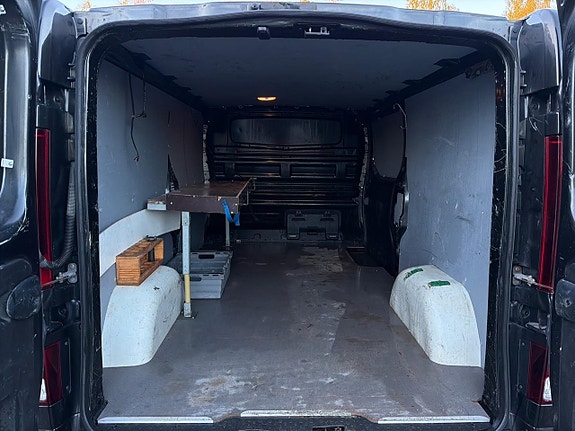 Opel Vivaro 21 of 23
