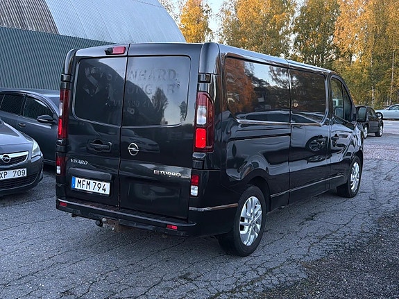 Opel Vivaro 16 of 23