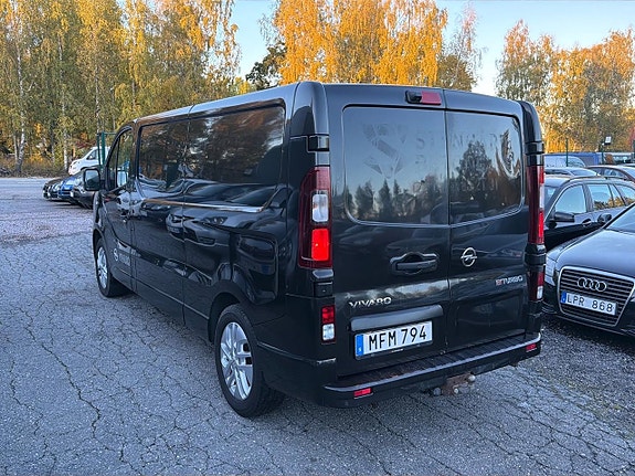 Opel Vivaro 17 of 23