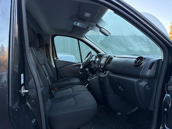 Opel Vivaro 14 of 23