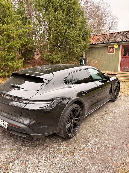 Porsche Taycan 4 4 of 5