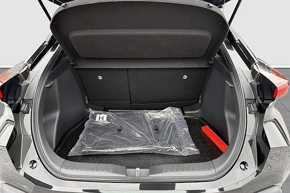 Toyota C-HR 12 of 16