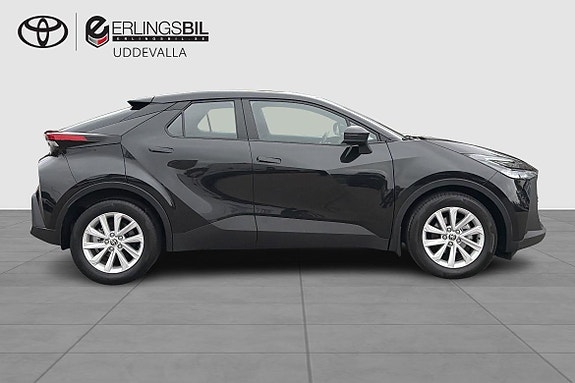 Toyota C-HR 14 of 16