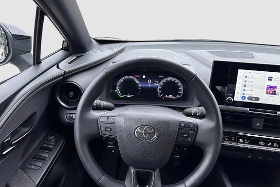 Toyota C-HR 11 of 16