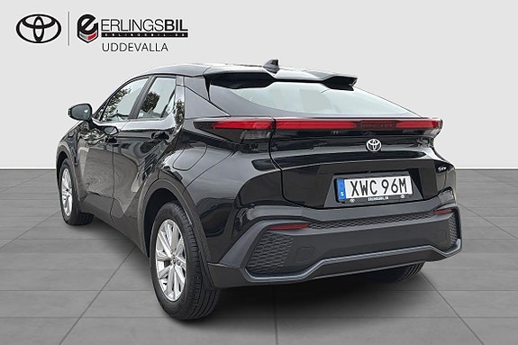Toyota C-HR 3 of 16