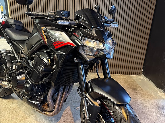 Kawasaki Z900 3 of 14