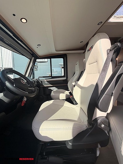 Pilote G740GJ 8 of 26
