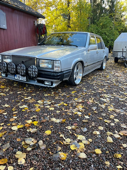 Volvo 760 2 of 11