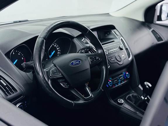 Ford Focus 9 of 17