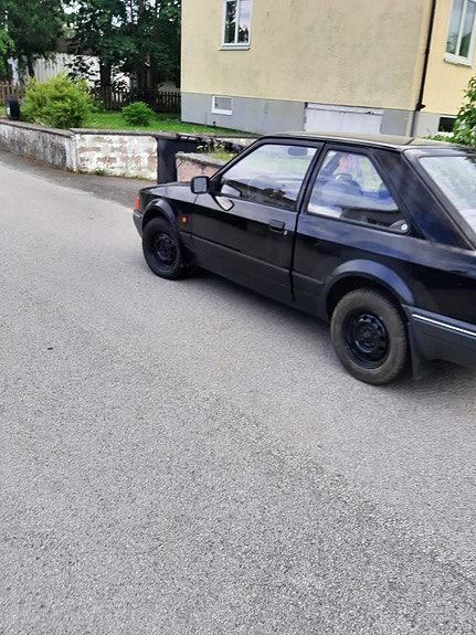 Ford Escort 2 of 6