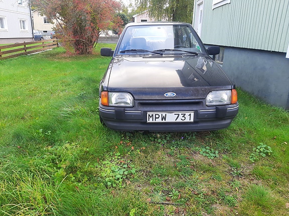 Ford Escort 3 of 6