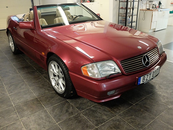 Mercedes-Benz SL 320 2 of 12