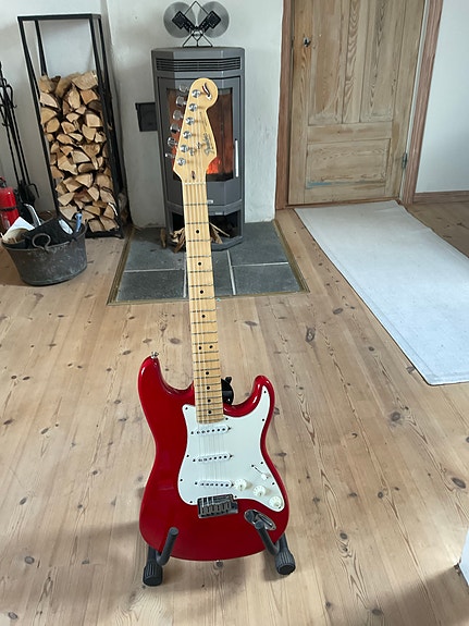 Fender Stratocaster elgitarr röd