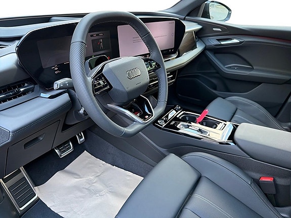 Audi Q6 e-tron 10 of 16