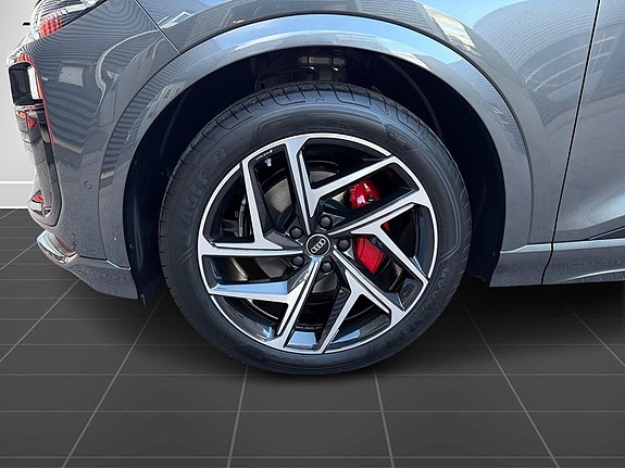 Audi Q6 e-tron 9 of 16