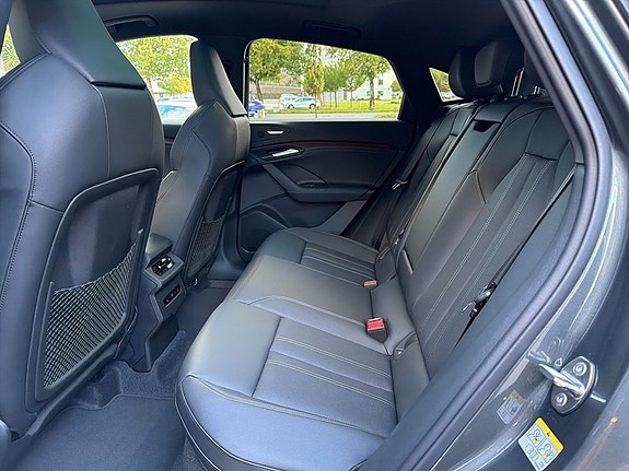 Audi Q6 e-tron 14 of 16
