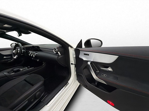 Mercedes-Benz CLA250 e 28 of 30