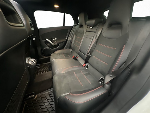 Mercedes-Benz CLA250 e 29 of 30