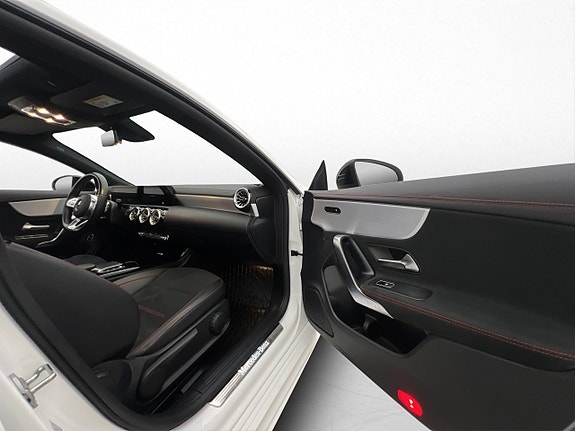 Mercedes-Benz CLA250 e 28 of 30