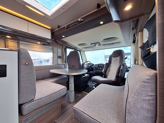 Knaus Live I 700 MEG Långbädd, Automat, Solcell, AC, Dragkrok 3 of 20