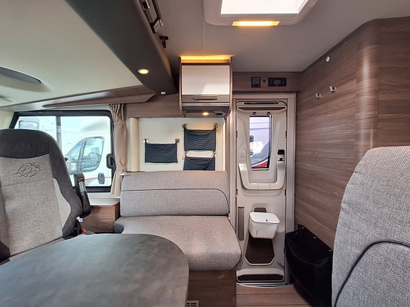 Knaus Live I 700 MEG Långbädd, Automat, Solcell, AC, Dragkrok 7 of 20