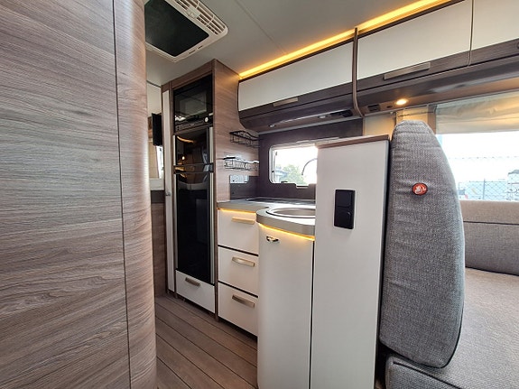 Knaus Live I 700 MEG Långbädd, Automat, Solcell, AC, Dragkrok 8 of 20