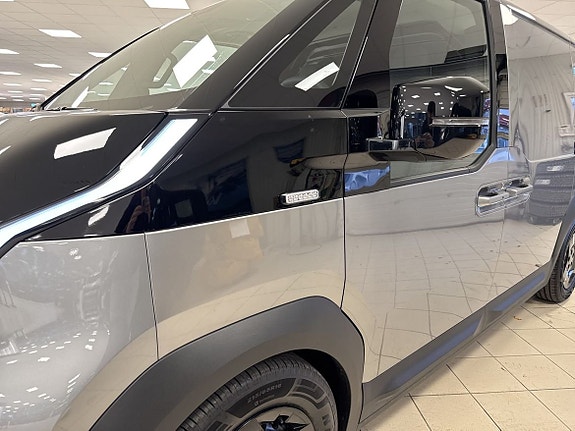 Kia PV5 8 of 17