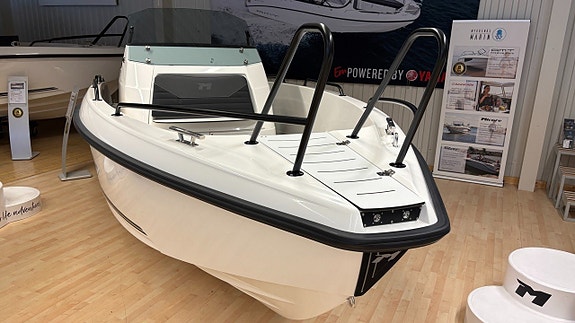 Micore 61 SC R-design - Yamaha F115 4 of 13