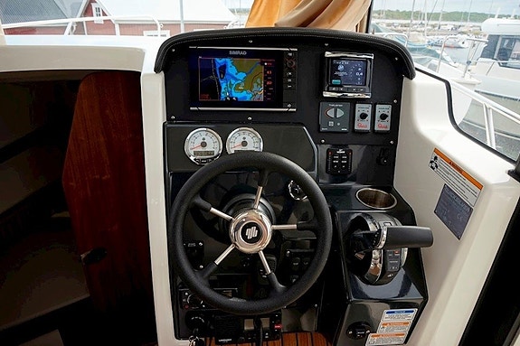 Quicksilver Captur 905 Pilothouse / Mercury 350 Verado 11 of 25