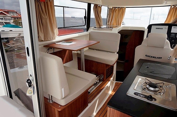 Quicksilver Captur 905 Pilothouse / Mercury 350 Verado 7 of 25