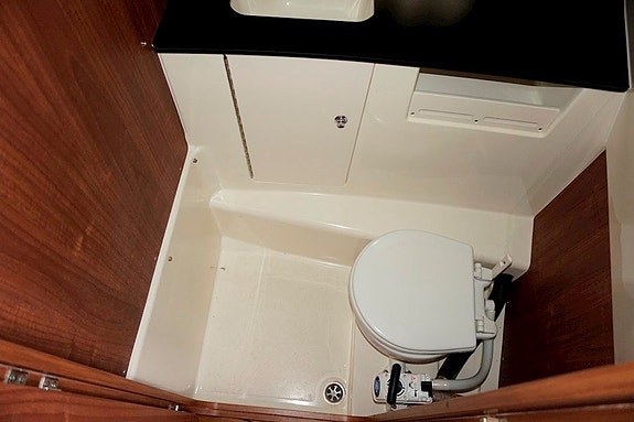 Quicksilver Captur 905 Pilothouse / Mercury 350 Verado 18 of 25