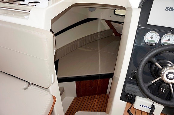 Quicksilver Captur 905 Pilothouse / Mercury 350 Verado 13 of 25