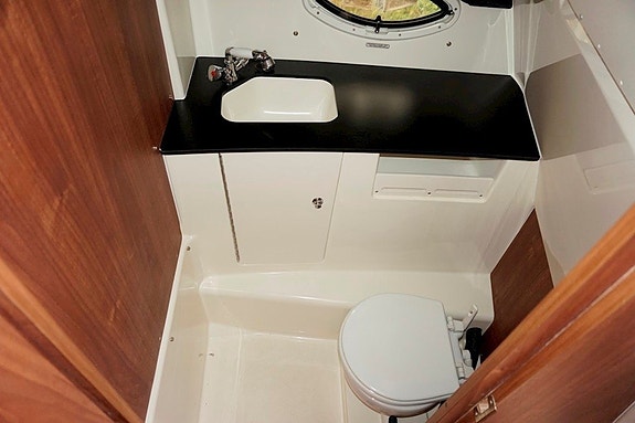Quicksilver Captur 905 Pilothouse / Mercury 350 Verado 17 of 25