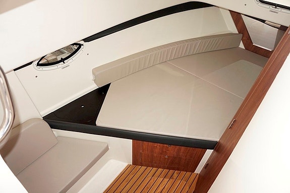 Quicksilver Captur 905 Pilothouse / Mercury 350 Verado 14 of 25